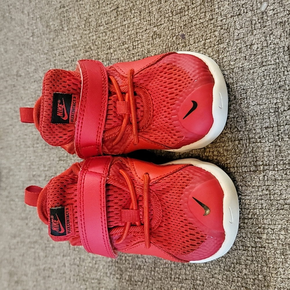 Used Red toddler Boys Nike Size 6c